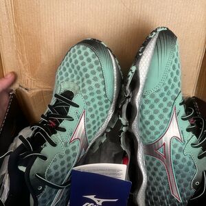 Mizuno Green and Black Running Shoes